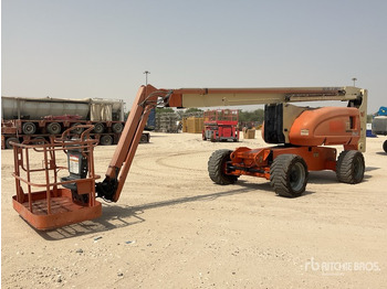 Zglobna platforma JLG