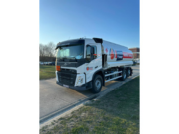 Kamion cisterna VOLVO FM