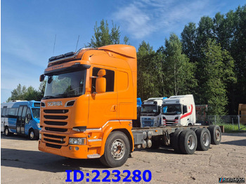 Kamion sa golom šasijom i zatvorenom kabinom SCANIA R 580