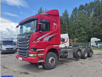 Kamion sa golom šasijom i zatvorenom kabinom SCANIA R 620