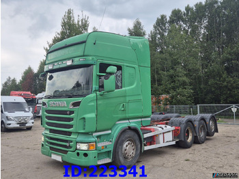 Kamion sa golom šasijom i zatvorenom kabinom SCANIA R 620