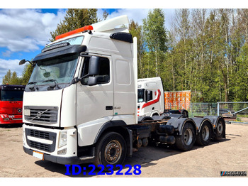 Kamion sa golom šasijom i zatvorenom kabinom VOLVO FH13 540