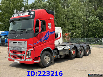 Kamion sa golom šasijom i zatvorenom kabinom VOLVO FH16 700