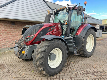 Traktor VALTRA T174