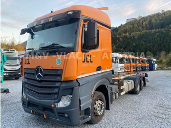 Kamion za prevoz kontejnera/ Kamion sa promenjivim sandukom MERCEDES-BENZ