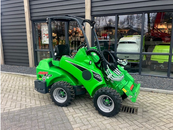 Zglobni utovarivač AVANT