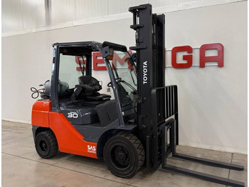 Gasni viljuškar TOYOTA FGF 30