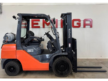 Gasni viljuškar Toyota 10949 06-8FG30F: slika 2