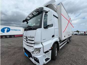 Kamion sa golom šasijom i zatvorenom kabinom MERCEDES-BENZ