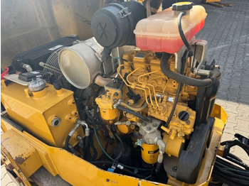Valjak za puteve CAT CB 24 B: slika 5