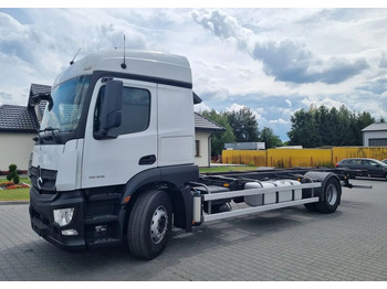 Kamion sa ceradom MERCEDES-BENZ Actros 1836