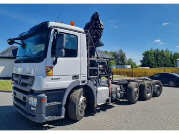 Kamion sa golom šasijom i zatvorenom kabinom MERCEDES-BENZ Actros 3244