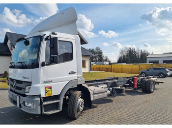 Kamion sa golom šasijom i zatvorenom kabinom MERCEDES-BENZ Atego 1224
