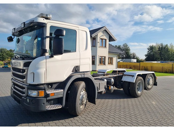 Kamion sa golom šasijom i zatvorenom kabinom SCANIA P 360