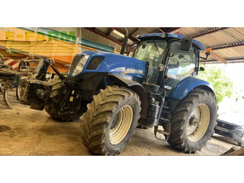 Traktor NEW HOLLAND T7.220