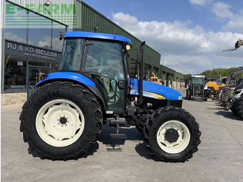 Traktor NEW HOLLAND TD5