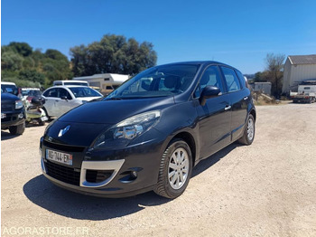 Automobil RENAULT