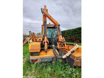 Traktor RENAULT
