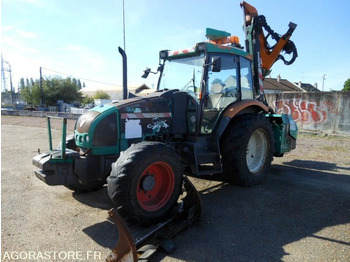 Traktor RENAULT