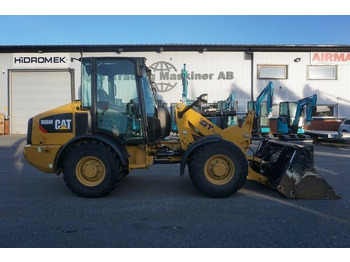 Utovarivač točkaš CATERPILLAR 906M