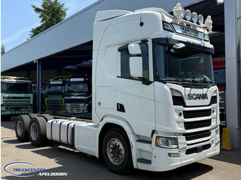 Kamion sa golom šasijom i zatvorenom kabinom SCANIA R 650