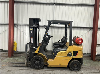 Gasni viljuškar CATERPILLAR GP