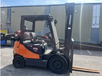 Gasni viljuškar Doosan G25E-5: slika 2