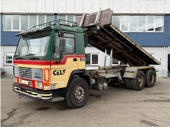 Kamion sa kablovskim sistemom VOLVO FL12