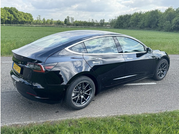 Limuzina Tesla Model 3: slika 4