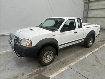 Automobil NISSAN Navara