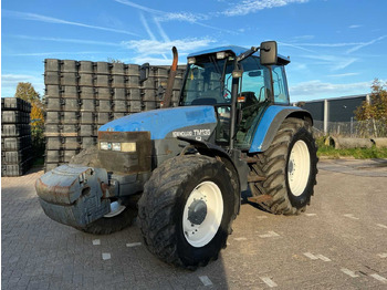 Traktor NEW HOLLAND TM135
