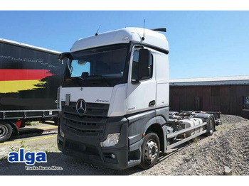 Kamion sa golom šasijom i zatvorenom kabinom MERCEDES-BENZ Actros 1842