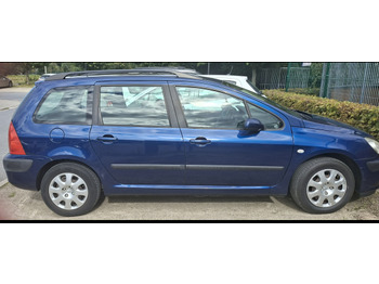Automobil PEUGEOT