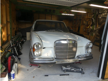 Automobil MERCEDES-BENZ