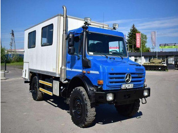 Kamion sa golom šasijom i zatvorenom kabinom UNIMOG