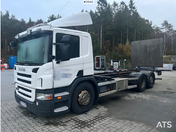 Kamion sa golom šasijom i zatvorenom kabinom SCANIA P 420