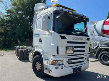 Kamion sa golom šasijom i zatvorenom kabinom SCANIA R 500