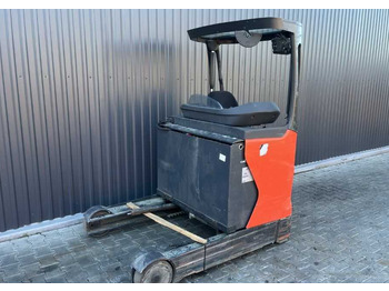 Regalni viljuškar LINDE R16