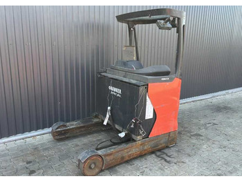 Regalni viljuškar LINDE R16