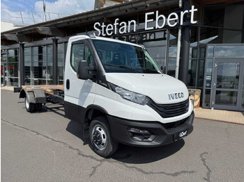 Kamion sa golom šasijom i zatvorenom kabinom IVECO Daily 50c18