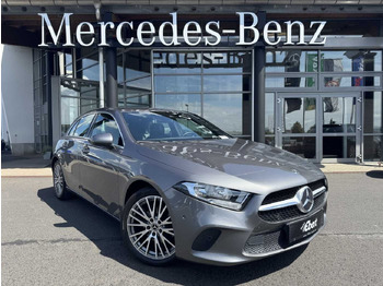 Limuzina MERCEDES-BENZ
