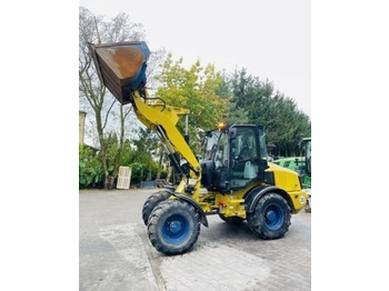 Utovarivač točkaš CATERPILLAR 908H