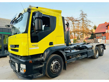 Kamion sa hidrauličnom kukom IVECO Stralis