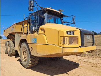 Zglobni kiper CATERPILLAR 730