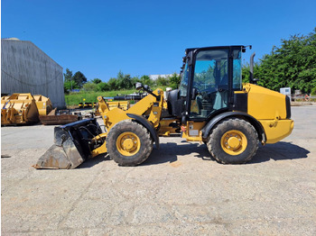 Utovarivač točkaš CATERPILLAR 906M
