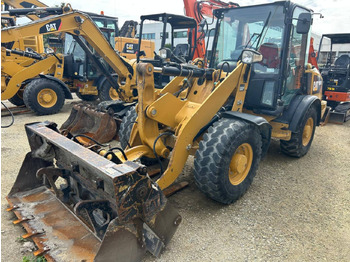 Utovarivač točkaš CATERPILLAR 906M
