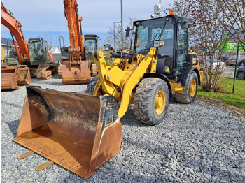 Utovarivač točkaš CAT 906M: slika 2