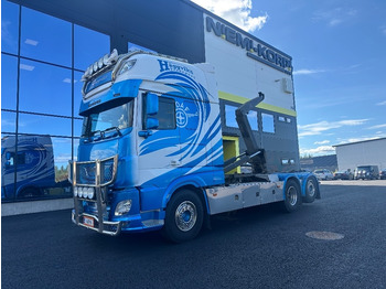 Kamion sa hidrauličnom kukom DAF XF 530