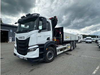 Kamion sa dizalicom IVECO S-WAY