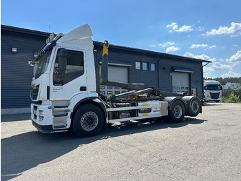 Kamion sa hidrauličnom kukom IVECO Stralis